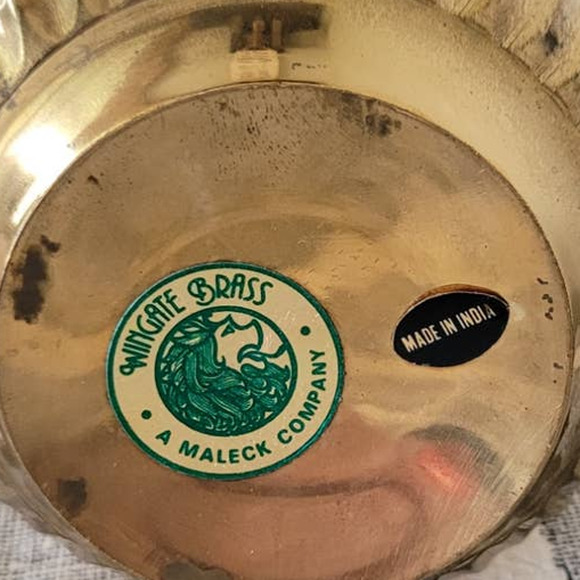 Brass Vase by Wingate Brass A Maleck Company - Picture 4 of 4